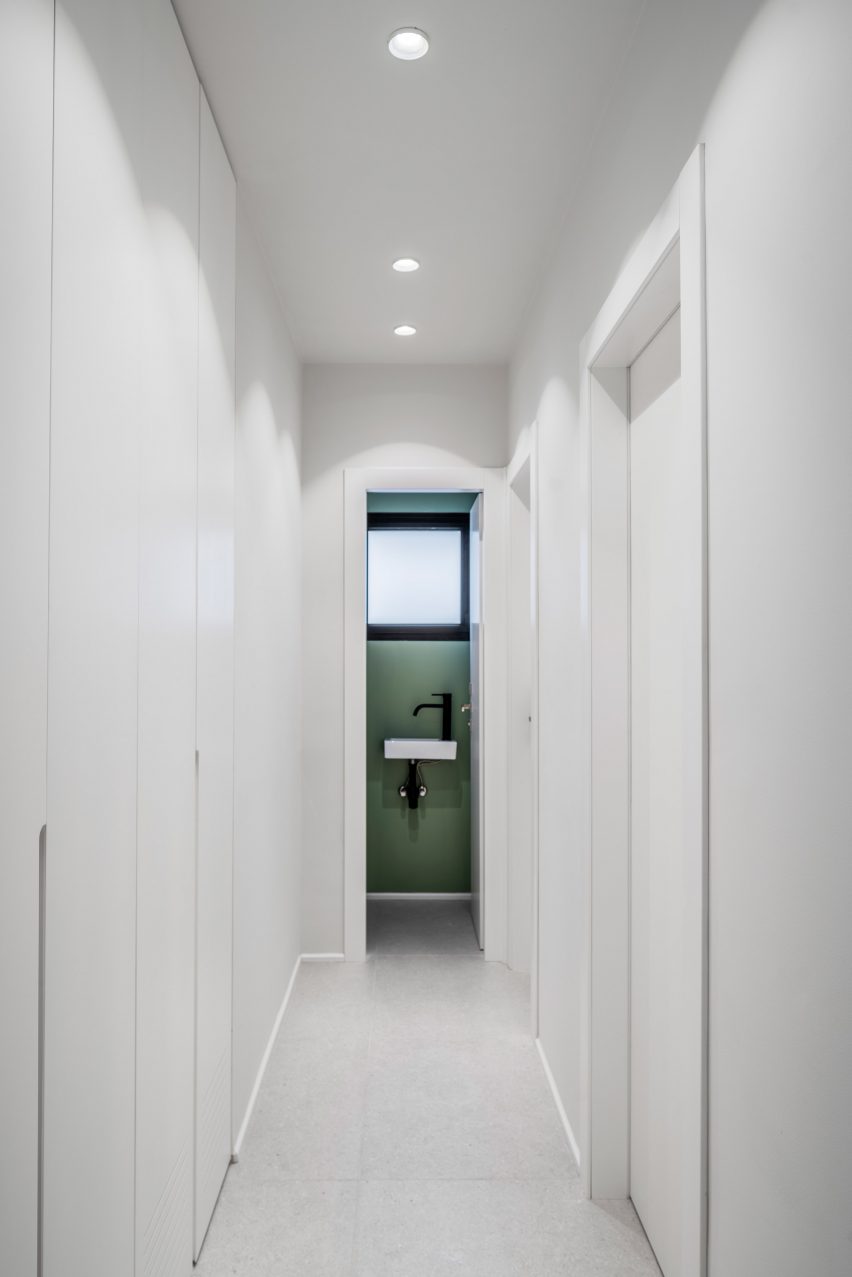 Apartment for a couple by Rust Architects