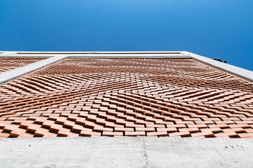 Kitrvs winery's parametric facades built using augmented bricklaying by Gramazio Kohler Research at ETH Zürich
