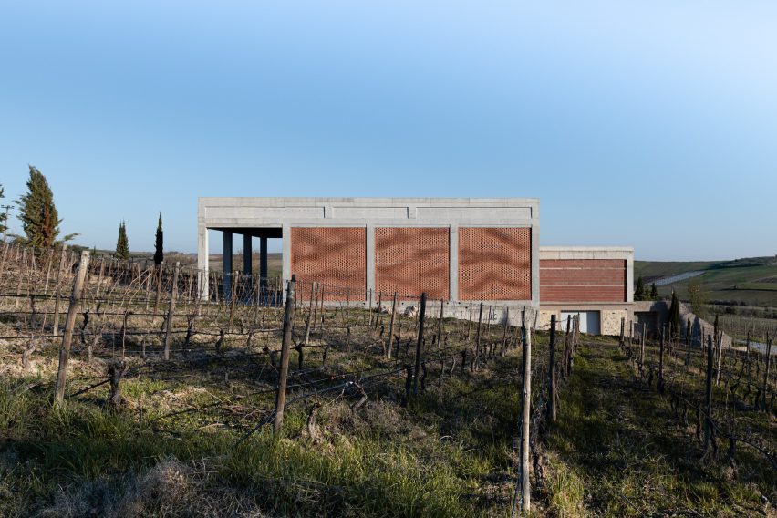 Kitrvs winery's parametric facades built using augmented bricklaying by Gramazio Kohler Research at ETH Zürich