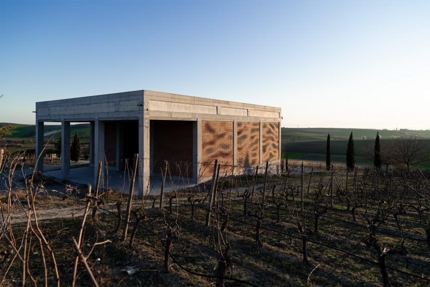 Kitrvs winery's parametric facades built using augmented bricklaying by Gramazio Kohler Research at ETH Zürich