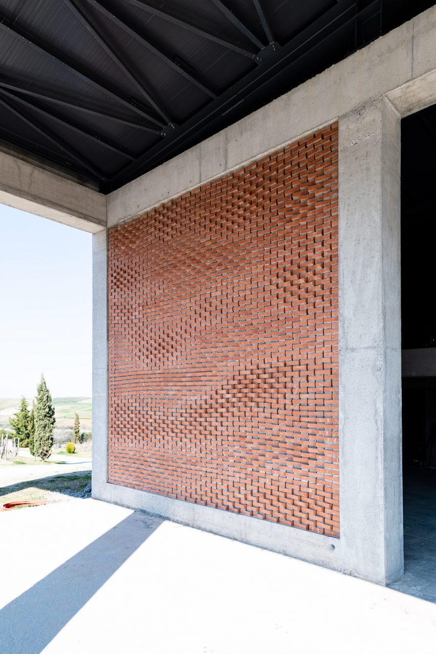 Kitrvs winery's parametric facades built using augmented bricklaying by Gramazio Kohler Research at ETH Zürich