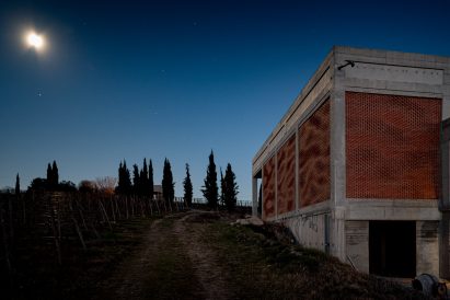 Kitrvs winery's parametric facades built using augmented bricklaying by Gramazio Kohler Research at ETH Zürich