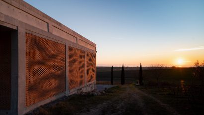 Kitrvs winery's parametric facades built using augmented bricklaying by Gramazio Kohler Research at ETH Zürich