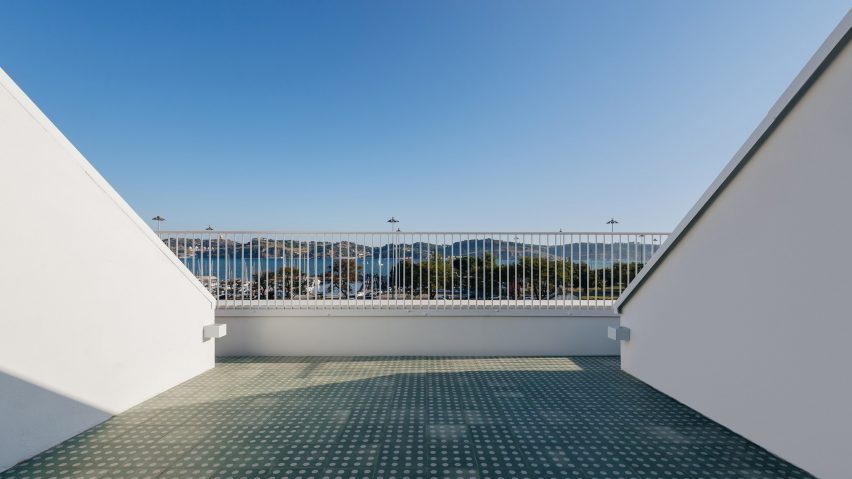 Bartolomeu Dias house designed by Aurora Arquitectos