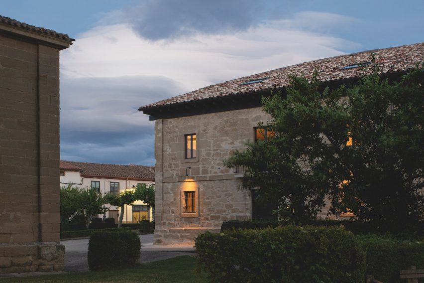 Casa Grande Hotel in La Rioja designed by Francesc Rife