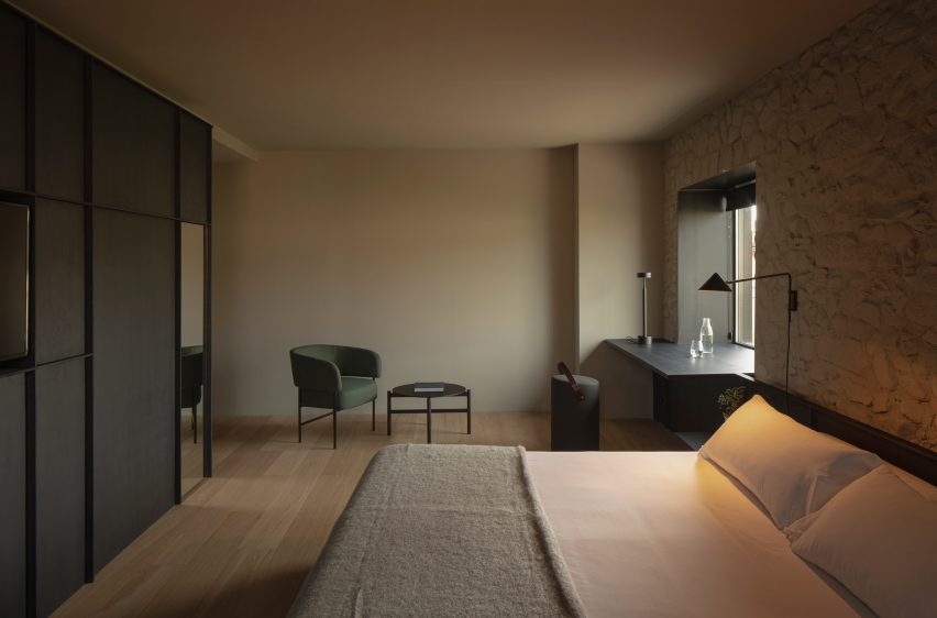 Casa Grande Hotel in La Rioja designed by Francesc Rife