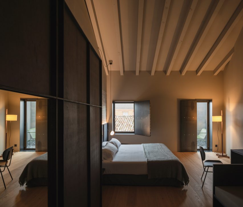 Casa Grande Hotel in La Rioja designed by Francesc Rife