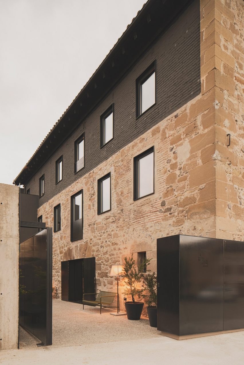 Casa Grande Hotel in La Rioja designed by Francesc Rife