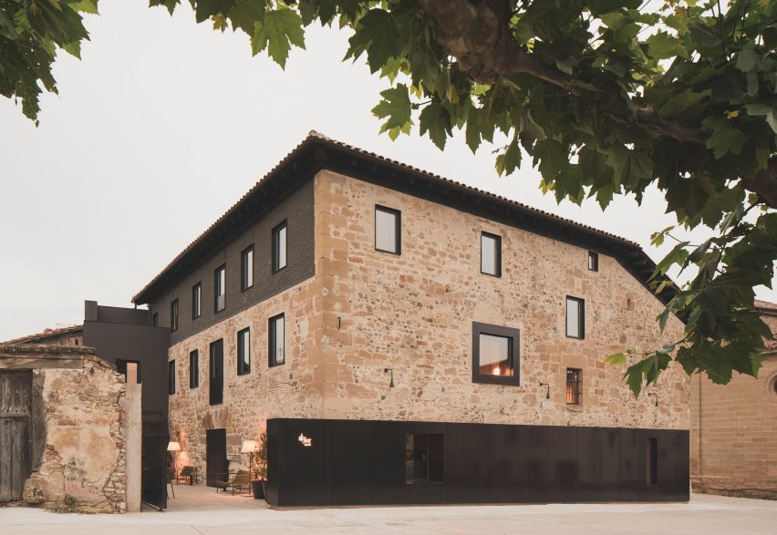 Casa Grande Hotel in La Rioja designed by Francesc Rife