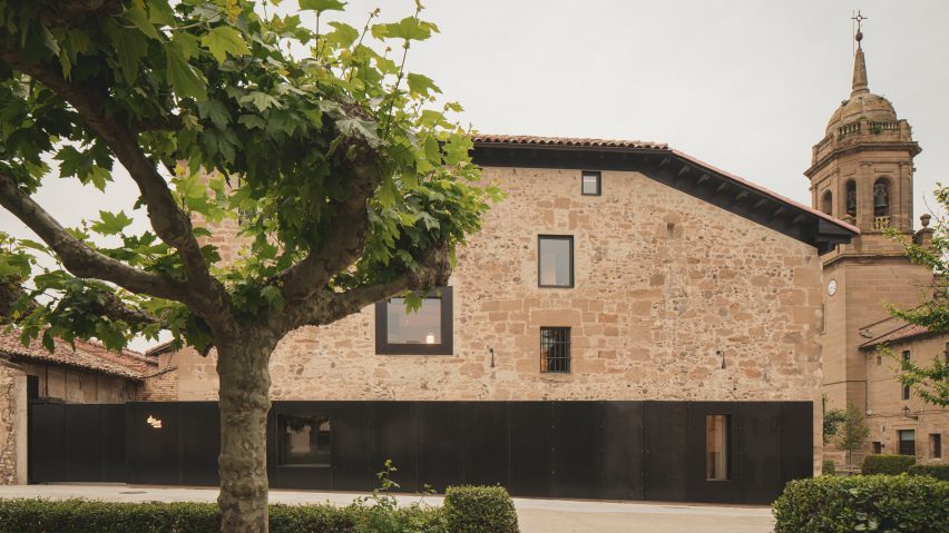 Casa Grande Hotel in La Rioja designed by Francesc Rife