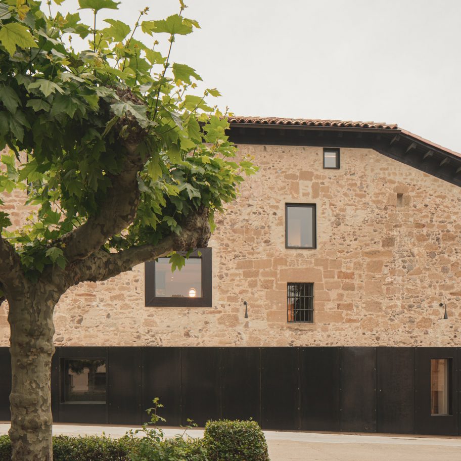 Casa Grande Hotel in La Rioja designed by Francesc Rife