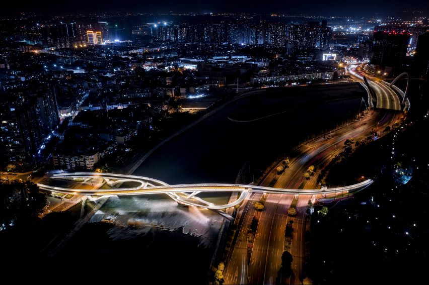 Wuchazi Bridge in Chengdu by architects Tom Wünschmann, Achim Kaufer, Wei Cai and Philipp Buschmeyer and Chinese design institutes SADI and JDTM