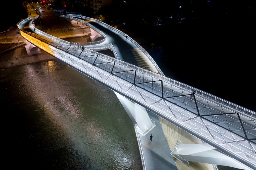 Wuchazi Bridge in Chengdu by architects Tom Wünschmann, Achim Kaufer, Wei Cai and Philipp Buschmeyer and Chinese design institutes SADI and JDTM