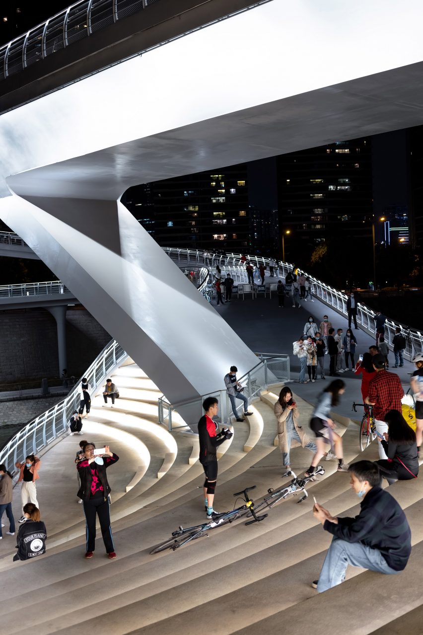 Wuchazi Bridge in Chengdu by architects Tom Wünschmann, Achim Kaufer, Wei Cai and Philipp Buschmeyer and Chinese design institutes SADI and JDTM