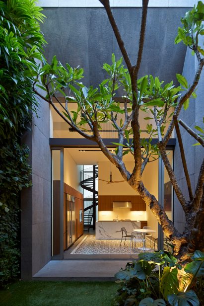 Courtyard living: Contemporary houses of the Asia-Pacific by Charmaine Chan