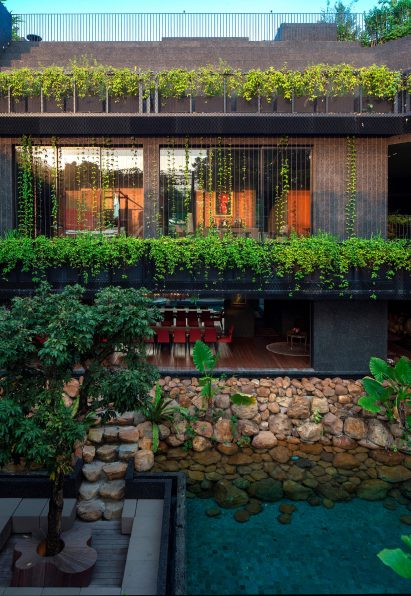 Courtyard living: Contemporary houses of the Asia-Pacific by Charmaine Chan