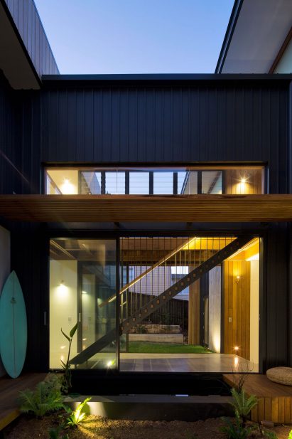 Courtyard living: Contemporary houses of the Asia-Pacific by Charmaine Chan