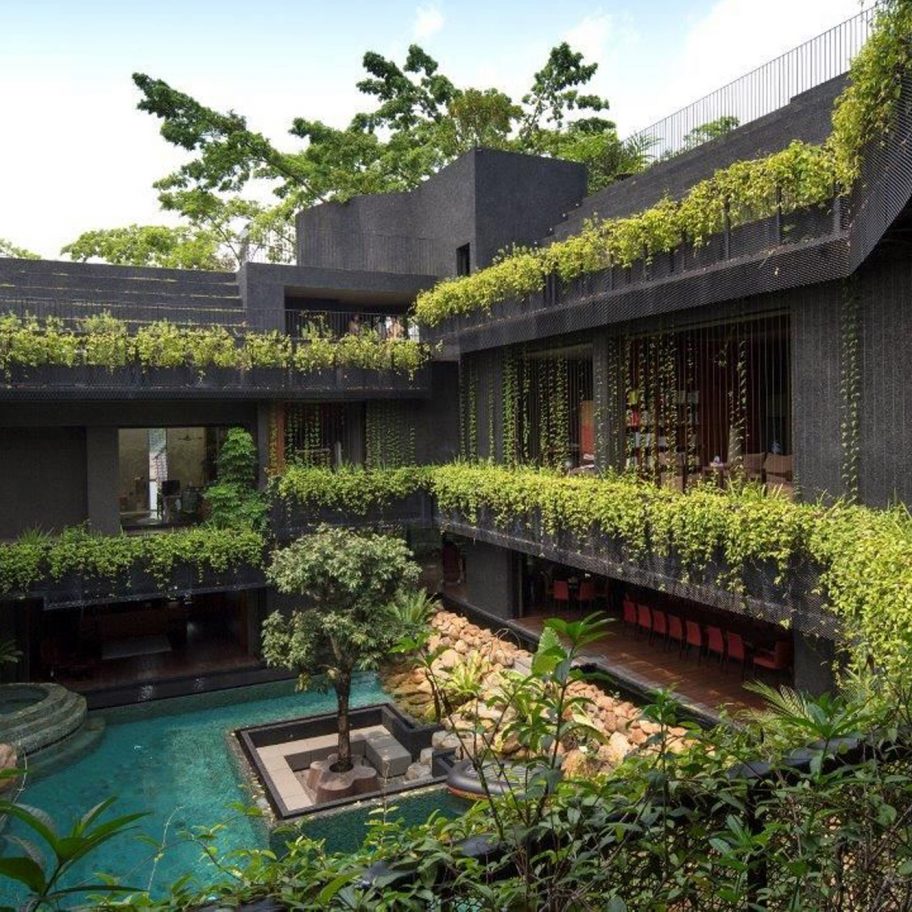 Courtyard living: Contemporary houses of the Asia-Pacific by Charmaine Chan