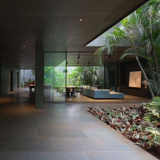 Courtyard living: Contemporary houses of the Asia-Pacific by Charmaine Chan
