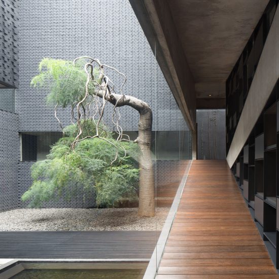 Courtyard living: Contemporary houses of the Asia-Pacific by Charmaine Chan