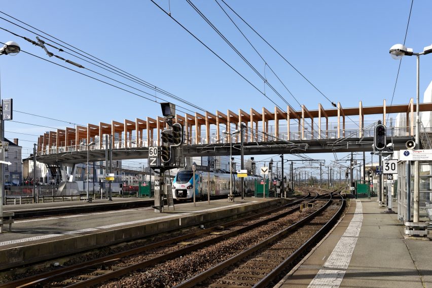 Footbridge in Angers by Dietmar Feichtinger Architectes