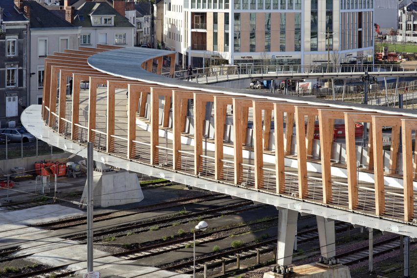 Footbridge in Angers by Dietmar Feichtinger Architectes