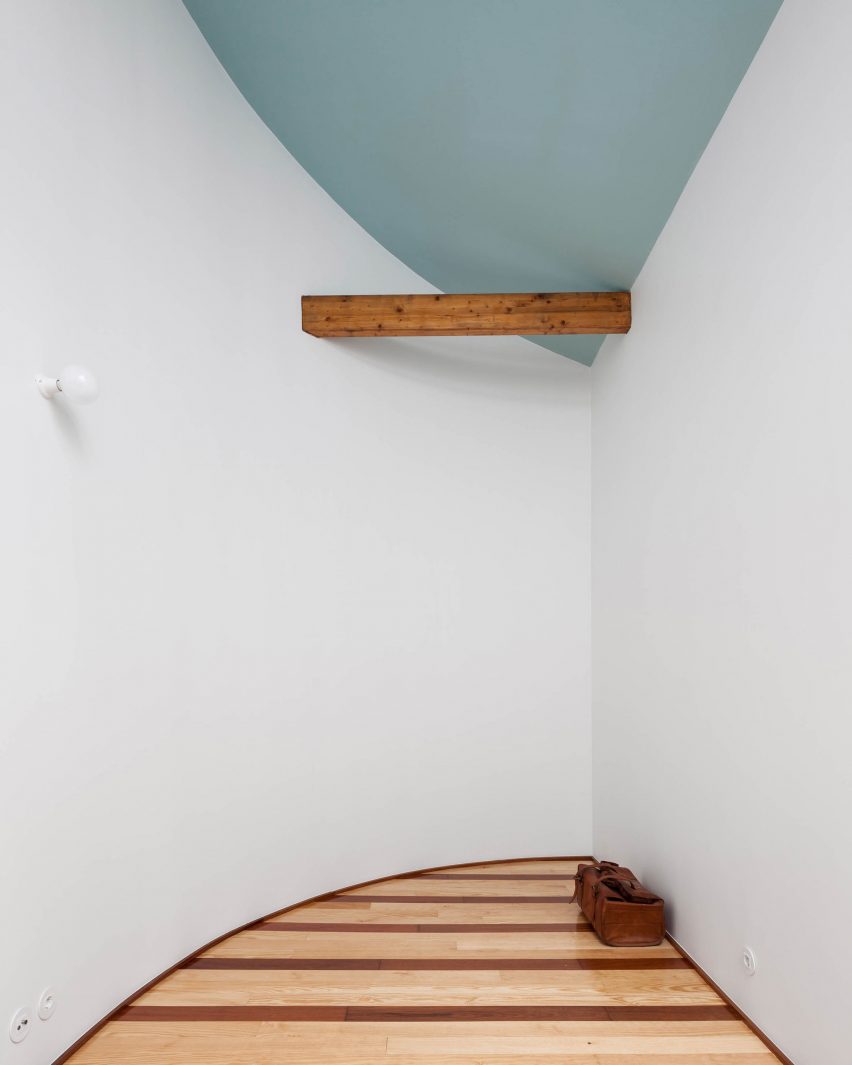 House in Fontaínhas by Fala Atelier