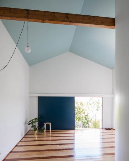 House in Fontaínhas by Fala Atelier