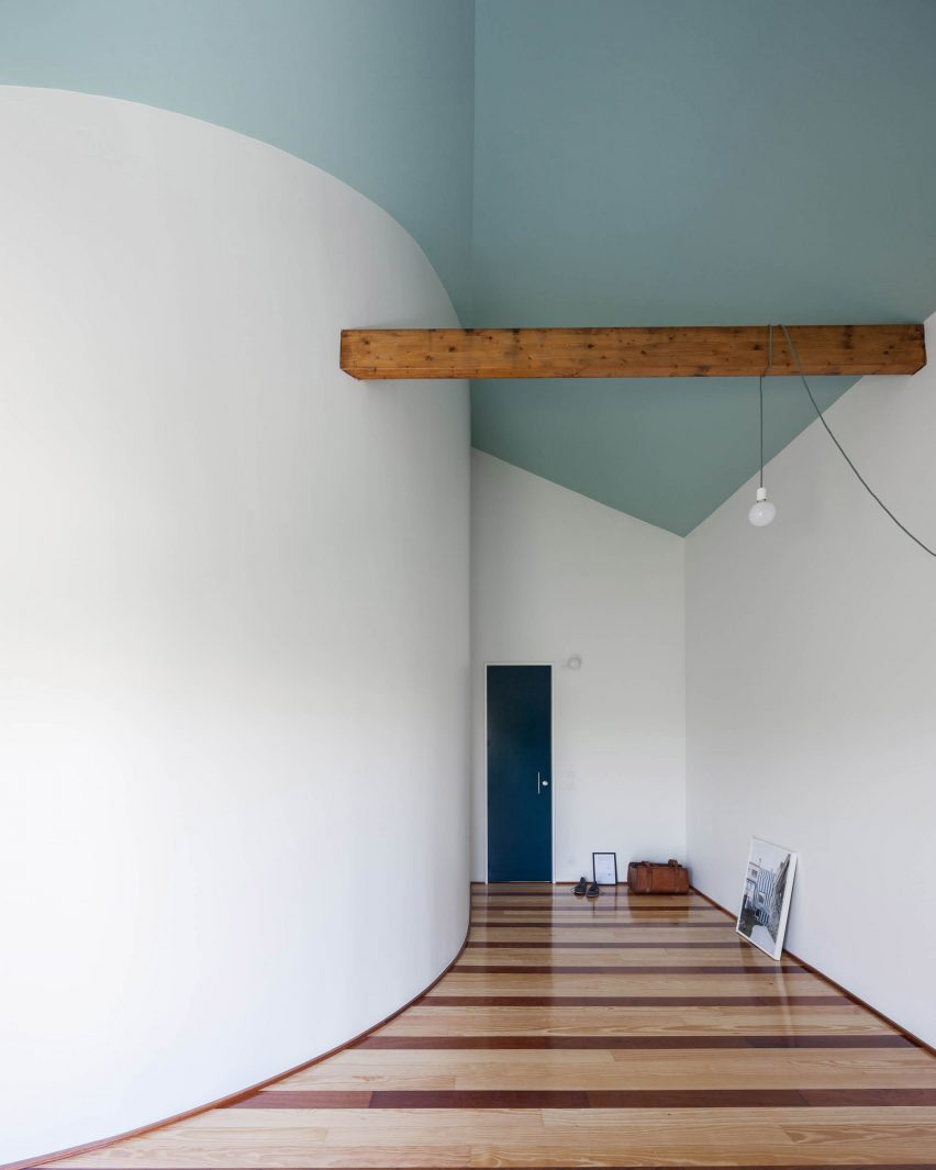 House in Fontaínhas by Fala Atelier