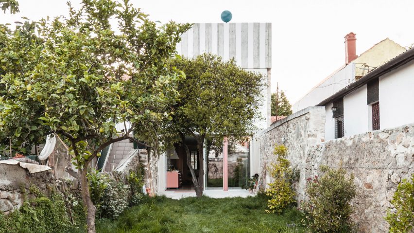 House in Fontaínhas by Fala Atelier