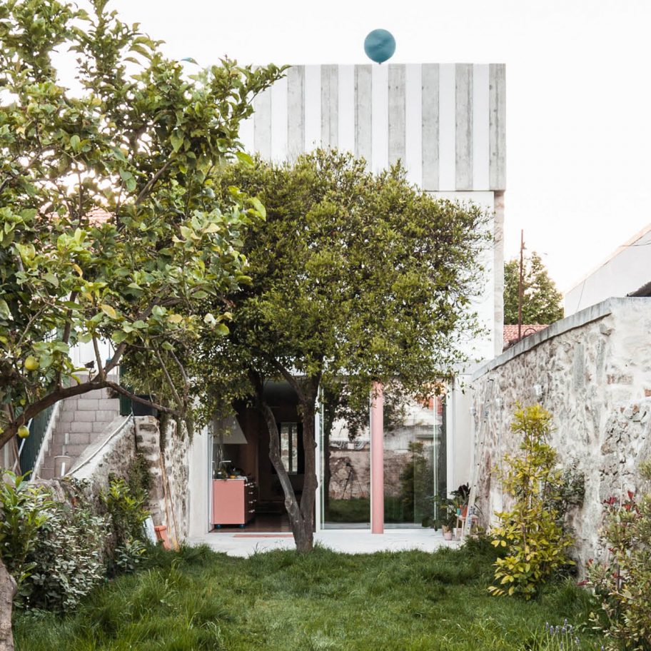 House in Fontaínhas by Fala Atelier