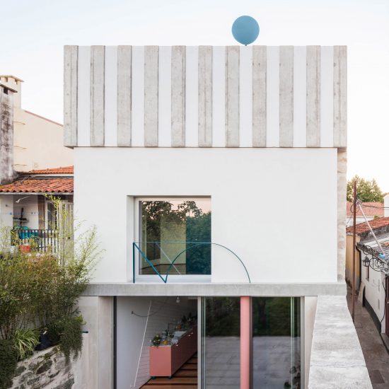 House in Fontaínhas by Fala Atelier