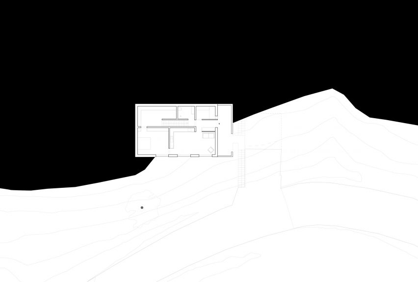 Red concrete house by Sanden+Hodnekvam