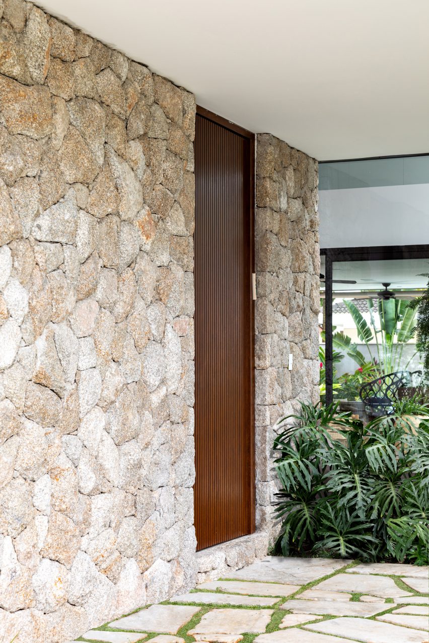House NK by Rua 141 and Zalc Arquitetura