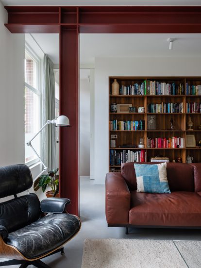 House with Four Columns in Amsterdam designed by Unknown Architects