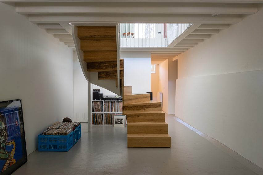 House with Four Columns in Amsterdam designed by Unknown Architects