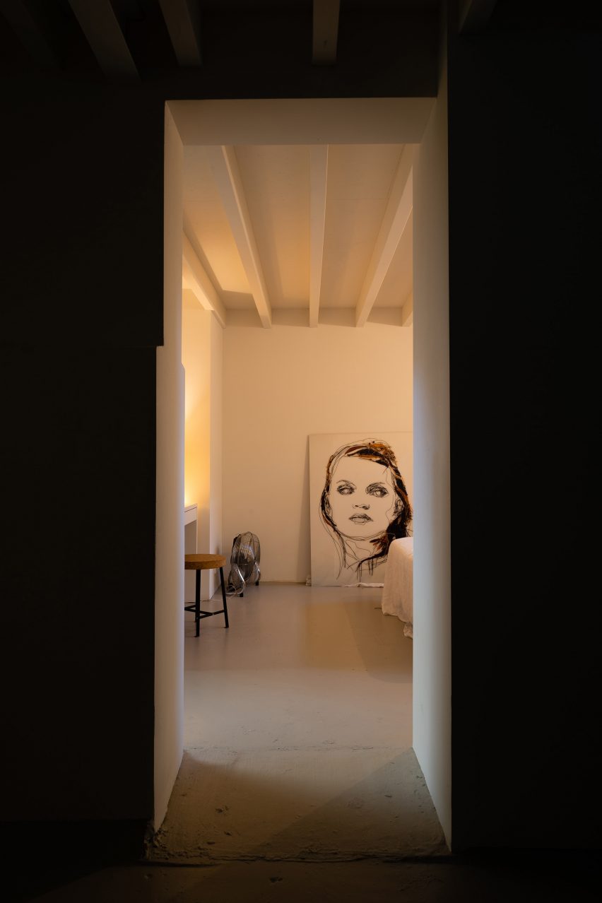 House with Four Columns in Amsterdam designed by Unknown Architects