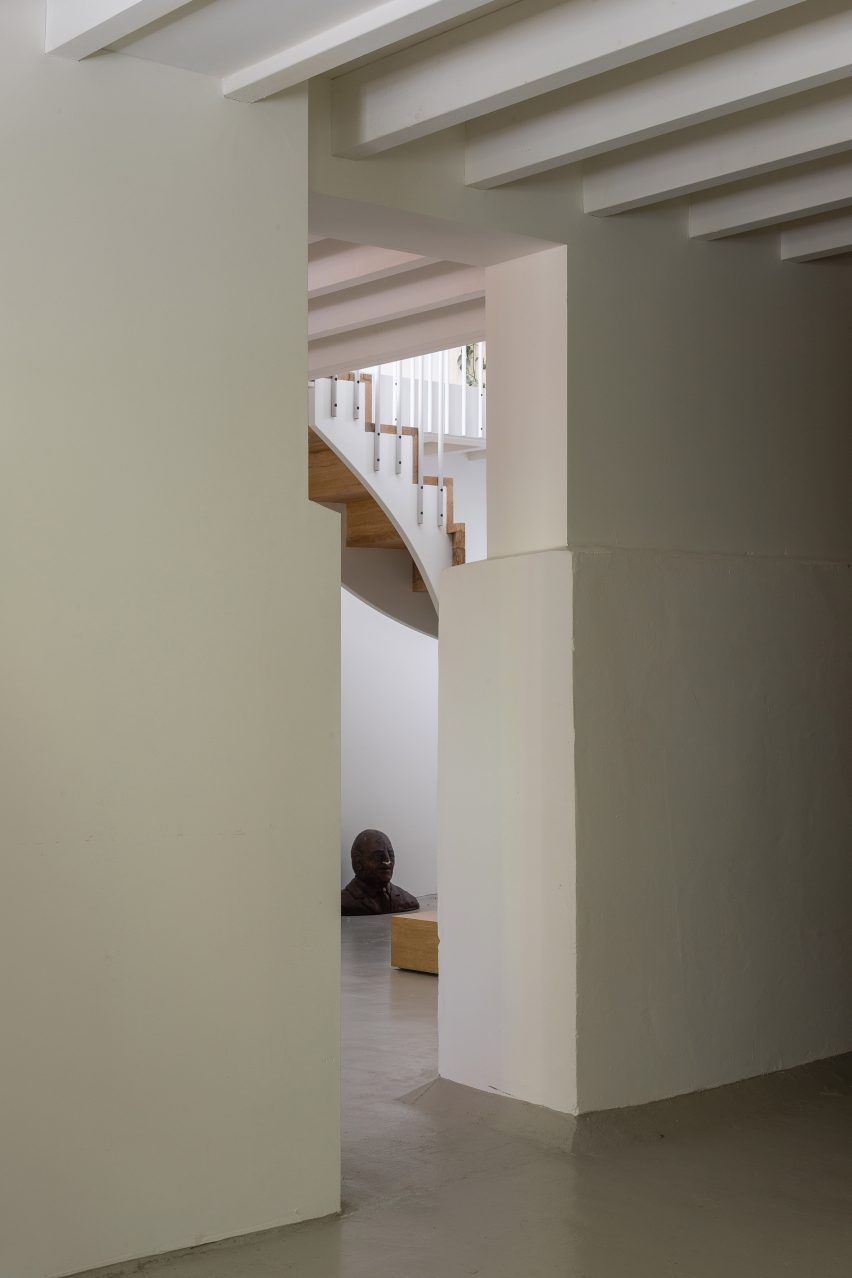 House with Four Columns in Amsterdam designed by Unknown Architects