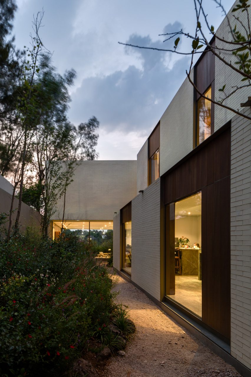 Housing in Amatepec by Manuel Cervantes Estudio