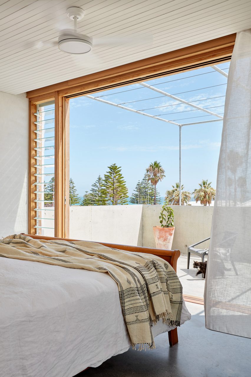 Marine house extension designed by David Barr Architects