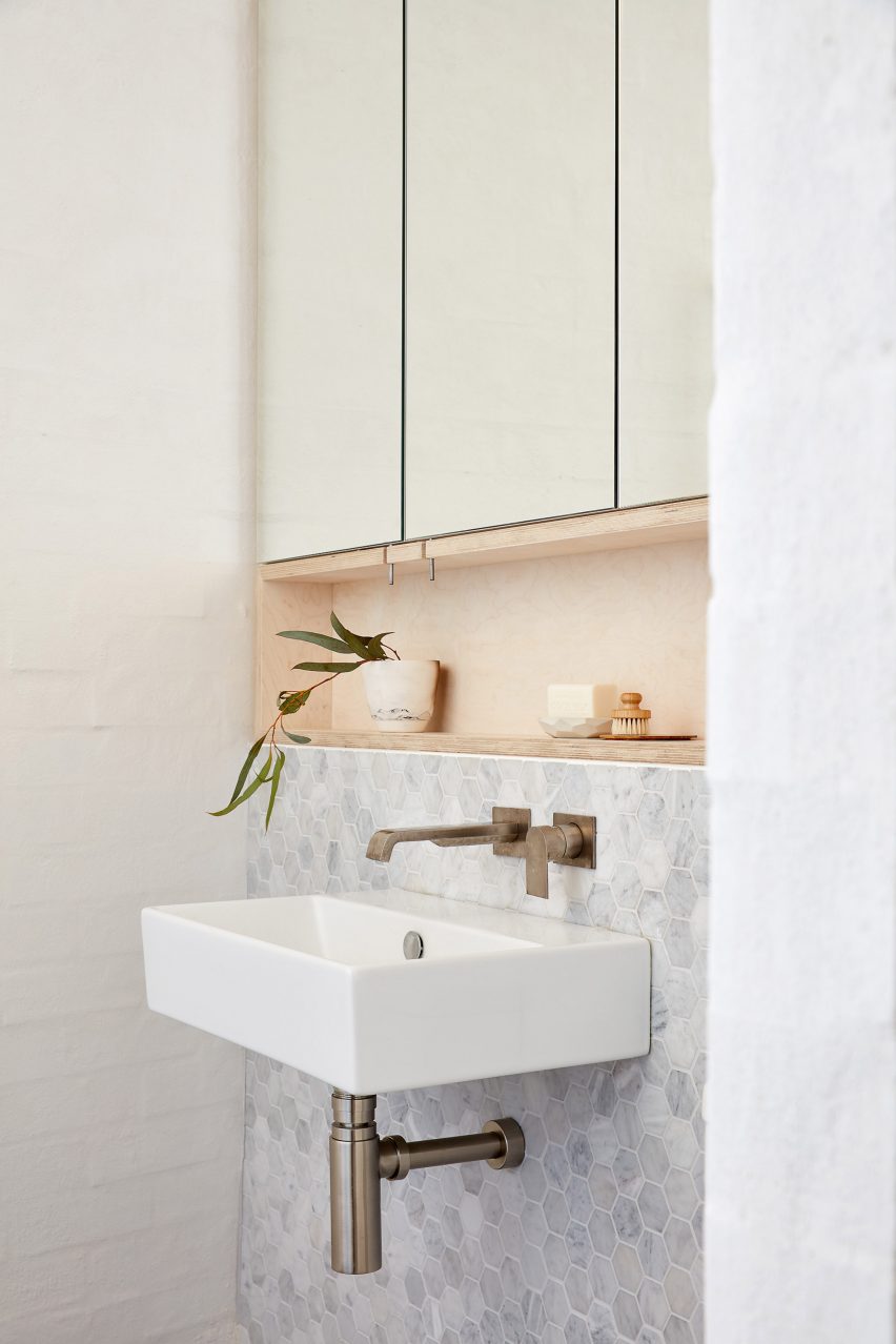 Marine house extension designed by David Barr Architects