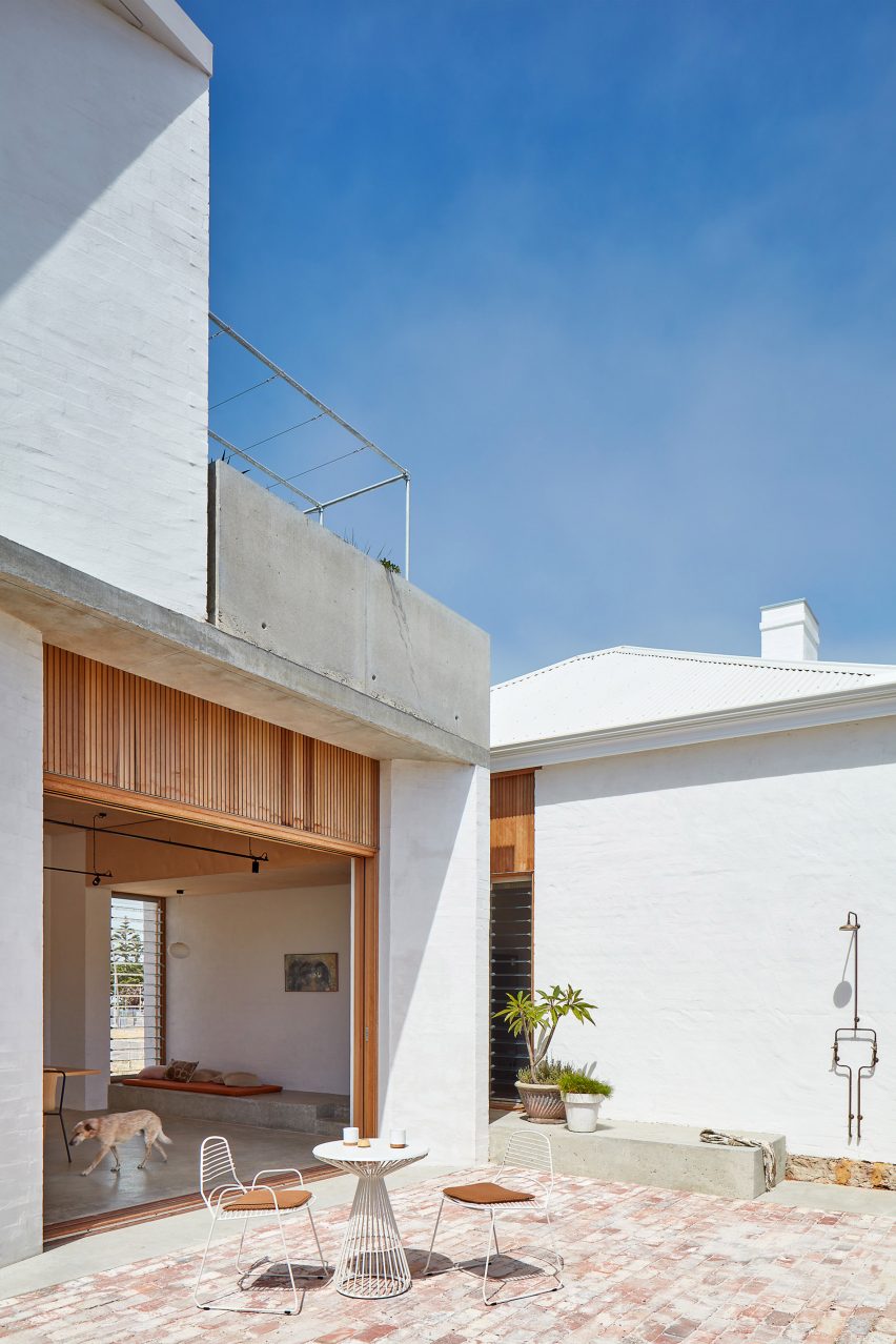 Marine house extension designed by David Barr Architects