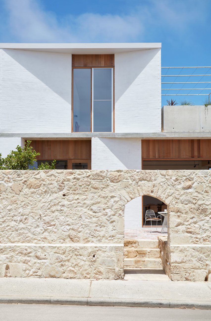 Marine house extension designed by David Barr Architects