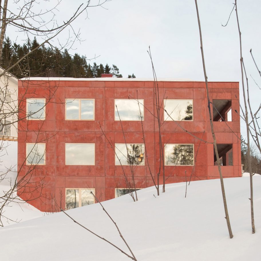 Red concrete house by Sanden + Hodnekvam