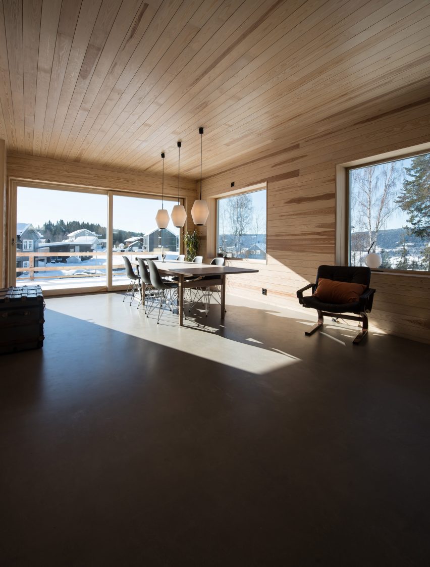 Red concrete house by Sanden+Hodnekvam