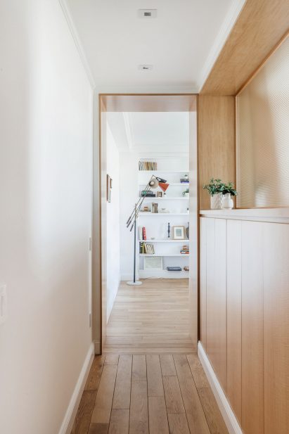 Riverside apartment by Format Architecture Office