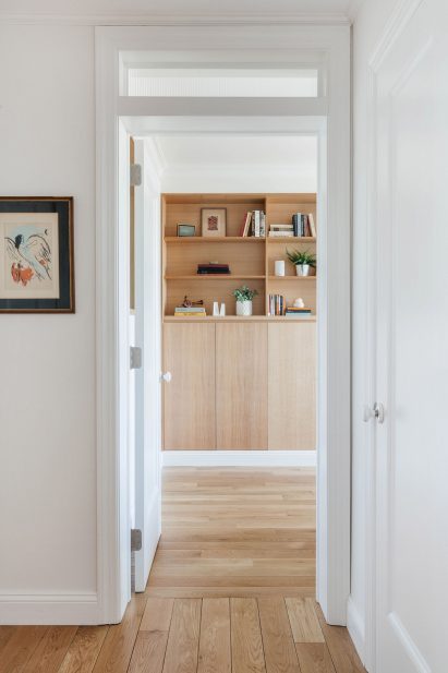 Riverside apartment by Format Architecture Office
