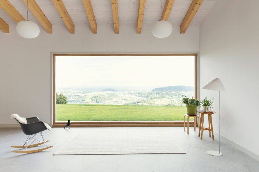 Santiagomendi House by Pauzarq Architects