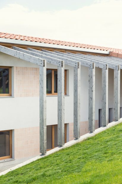 Santiagomendi House by Pauzarq Architects