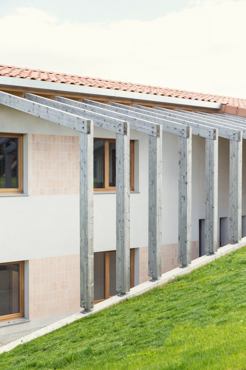 Santiagomendi House by Pauzarq Architects